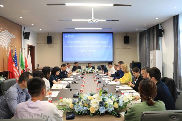 说明: //wsc.zgbet.net/__local/A/38/E8/18C959EFE2F9324C5B940400D34_14F307E9_16193.jpg